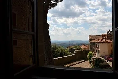 Donnaberarda Apartment Cortona 0*,  Italy